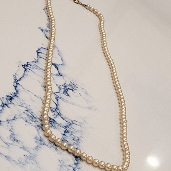 Vintage Pearl Necklace - Picture 2 of 12